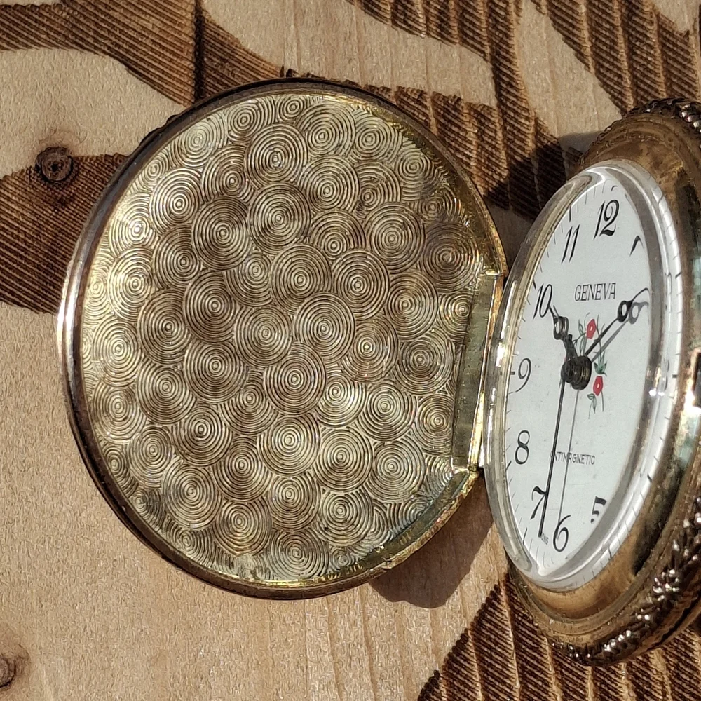 Vintage Geneva Analog Manual Wind Gold Tone Train Antimagnetic Pocket Watch